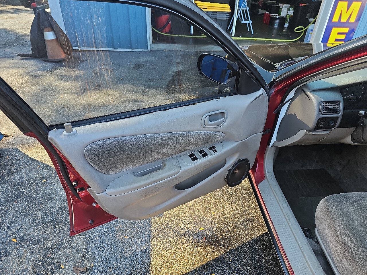 Used 2001 Chevrolet Prizm FWD image 10