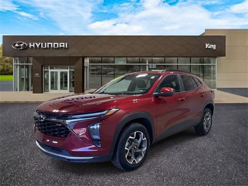 Used 2024 Chevrolet Trax LT image 1