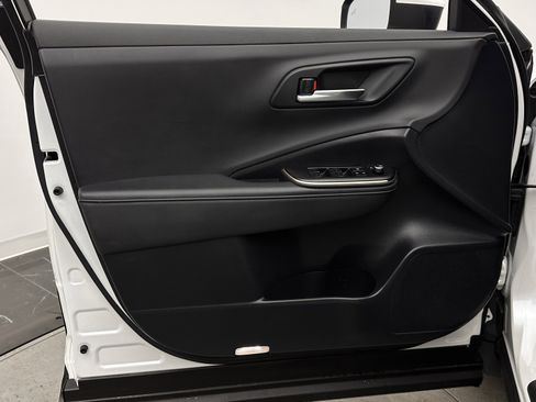 Used 2023 Toyota Crown XLE image 10