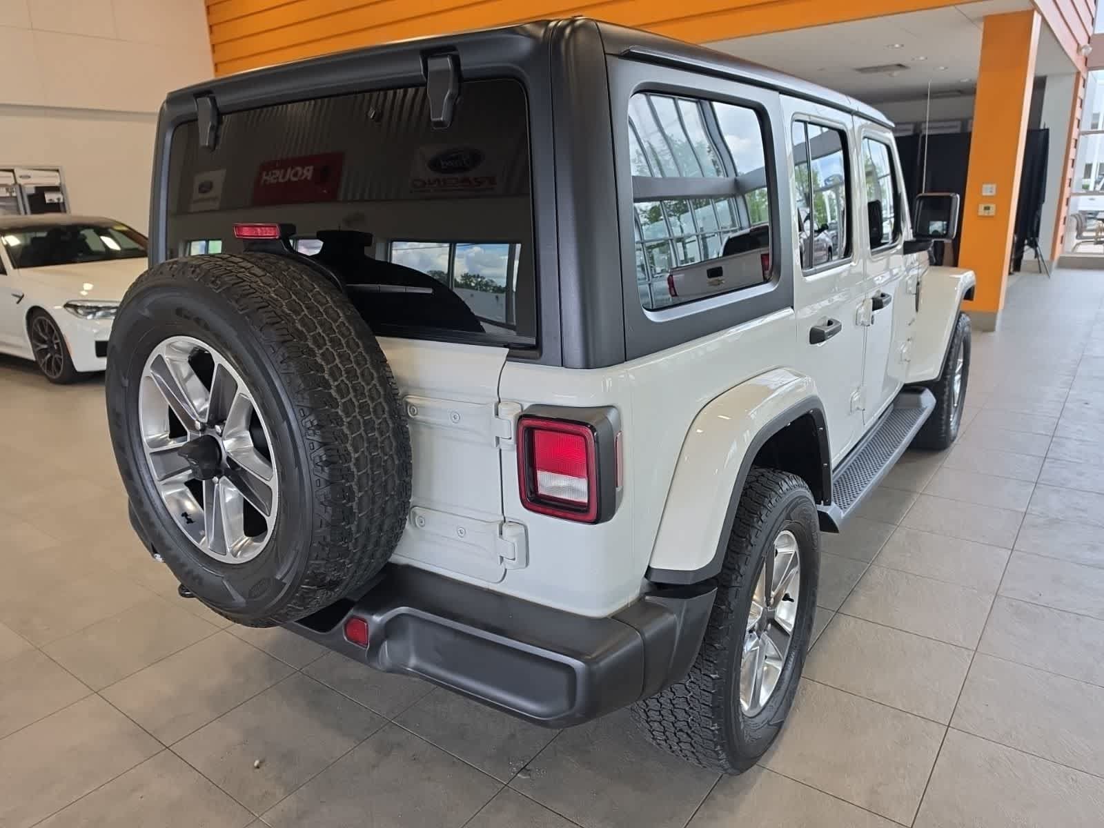 Used 2022 Jeep Wrangler Unlimited Sahara w/ Cold Weather Group AWD/4WD image 8