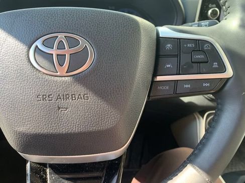 Used 2025 Toyota Grand Highlander AWD Hybrid image 14