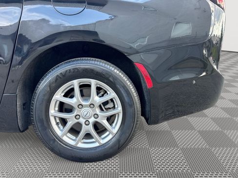 Used 2025 Chrysler Pacifica Select FWD image 28