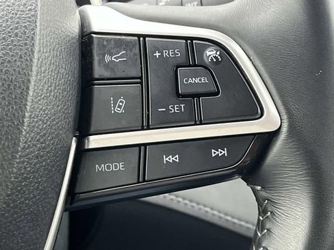 Used 2023 Toyota Highlander XLE image 39