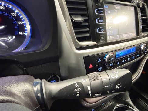 Used 2018 Toyota Highlander Limited image 31