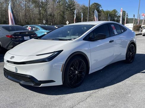 New 2026 Toyota Prius FWD image 4