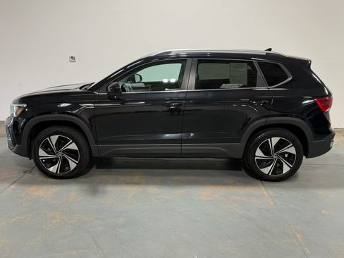 Used 2024 Volkswagen Taos SE AWD/4WD image 2