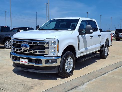 Used 2025 Ford F250 XLT AWD/4WD image 4