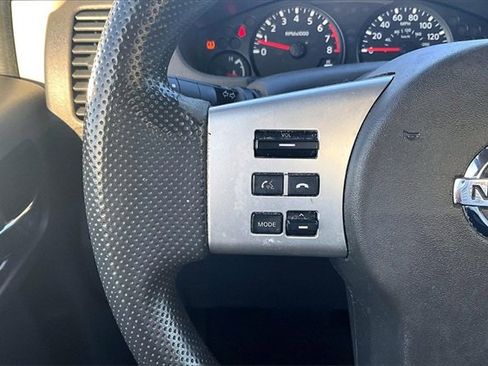 Used 2015 Nissan Frontier SV image 7