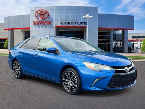 Used 2016 Toyota Camry SE FWD image 1
