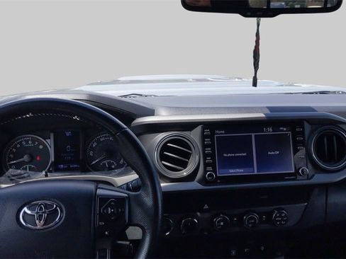 Used 2020 Toyota Tacoma TRD Sport image 22