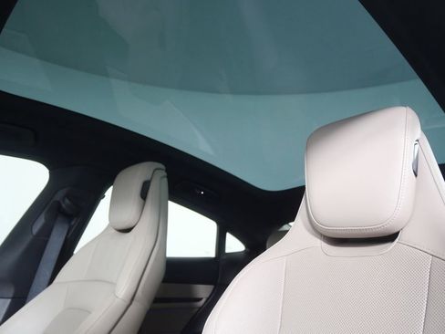 Used 2022 Porsche Taycan image 15