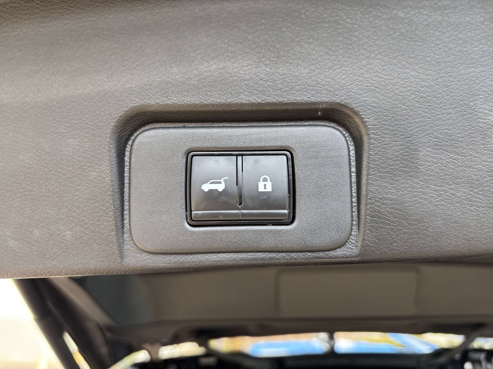 Used 2025 Nissan Rogue SV FWD image 22