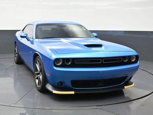 Used 2023 Dodge Challenger R/T w/ Plus Package image 7