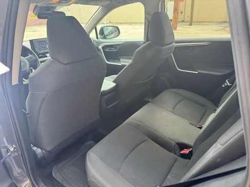 Used 2021 Toyota RAV4 LE image 17