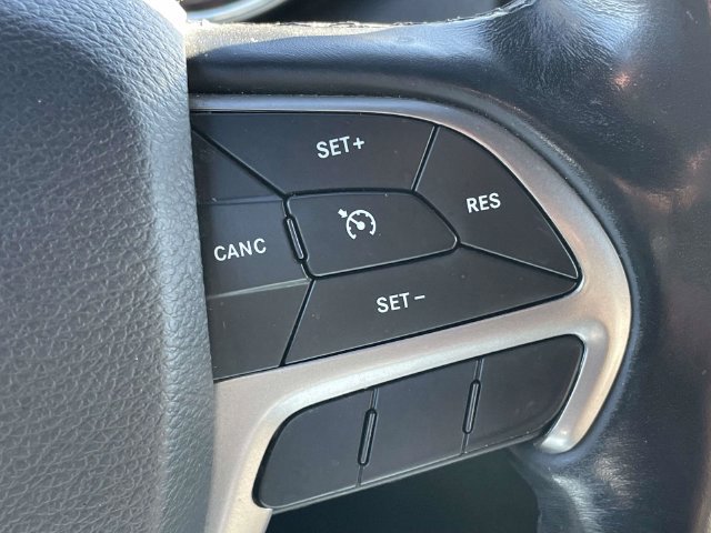 Used 2020 Jeep Grand Cherokee Limited w/ Luxury Group II RWD image 23