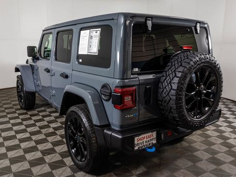 Used 2024 Jeep Wrangler Unlimited Sahara AWD/4WD image 17