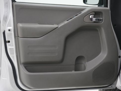 Used 2016 Nissan Frontier SV image 12