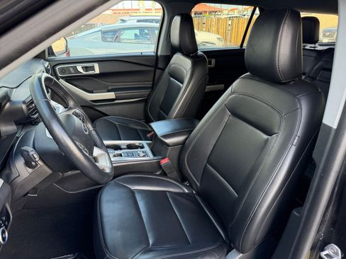 Used 2024 Ford Explorer XLT w/ Equipment Group 202A image 39