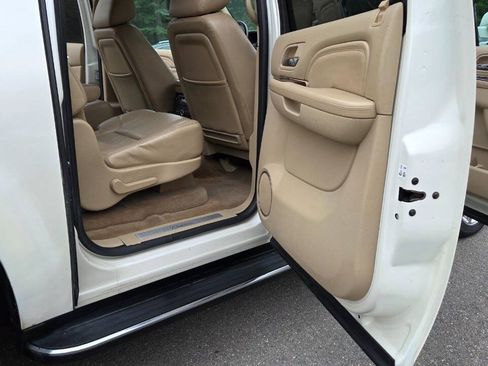 Used 2010 Cadillac Escalade ESV Luxury AWD/4WD image 39