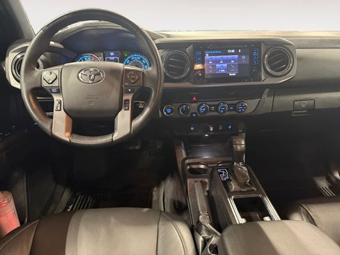 Used 2019 Toyota Tacoma TRD Sport image 12