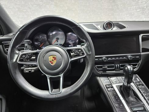 Used 2021 Porsche Macan S image 18