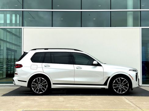 New 2026 BMW X7 xDrive40i w/ Executive Package image 3