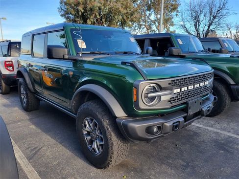 Used 2025 Ford Bronco Badlands image 10