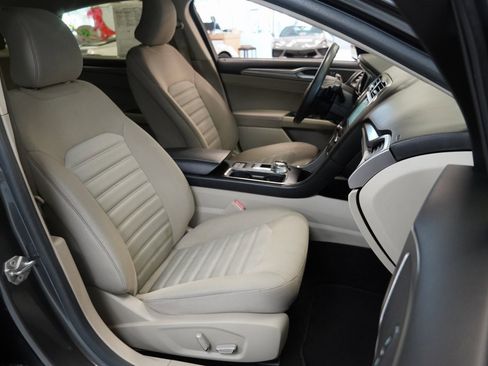 Used 2019 Ford Fusion SE image 30