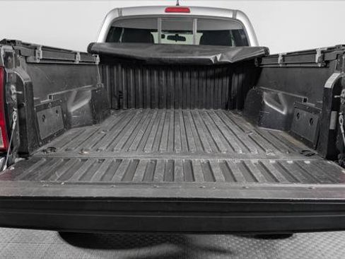 Used 2017 Toyota Tacoma SR5 RWD image 18
