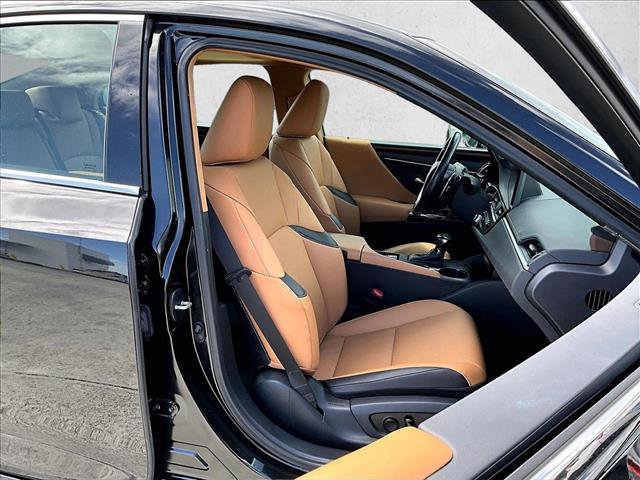 Used 2025 Lexus ES 350 w/ Premium Package FWD image 9