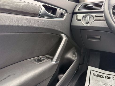 Used 2018 Volkswagen Passat 2.0T SEL Premium FWD image 29