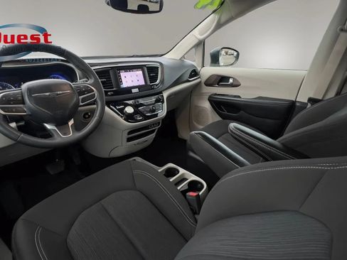 Used 2024 Chrysler Voyager LX FWD image 28
