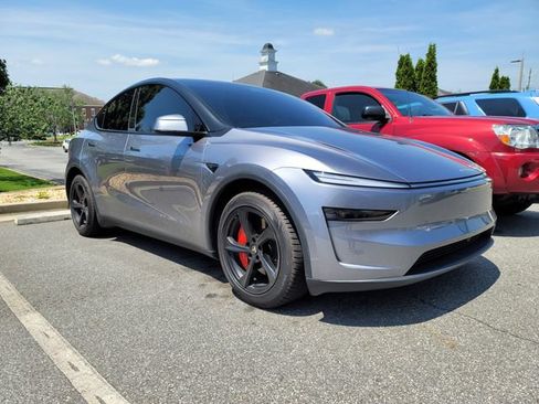 Used 2026 Tesla Model Y AWD image 3