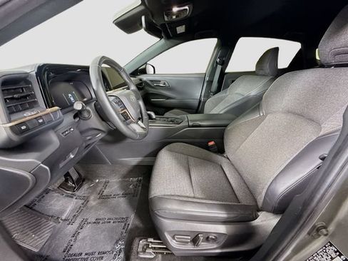 Used 2023 Toyota Crown w/ Carpet Mat Package (TMS) AWD/4WD image 25