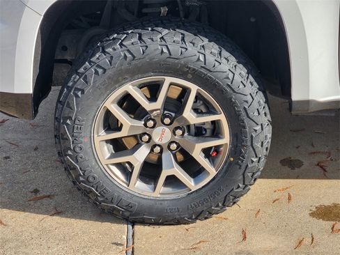 Used 2022 GMC Canyon AT4 w/ Trailering Package image 10