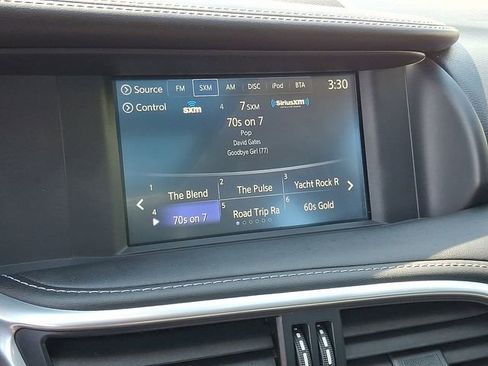 Used 2018 INFINITI QX30 Premium w/ Navigation Package FWD image 13