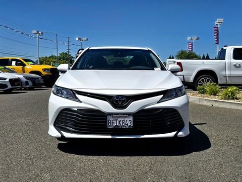 Used 2018 Toyota Camry LE FWD image 2