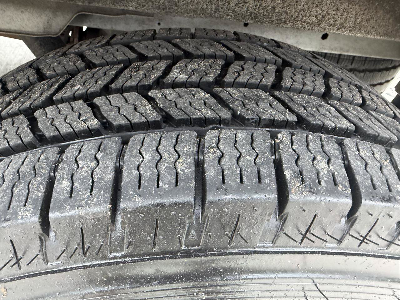Used 2019 Ford Transit 250 148 Medium Roof RWD image 11