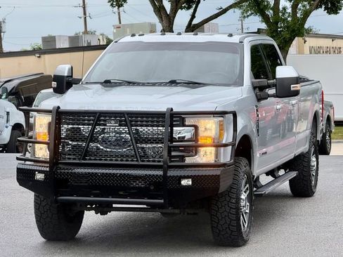 Used 2017 Ford F350 Lariat w/ Lariat Value Package AWD/4WD image 3