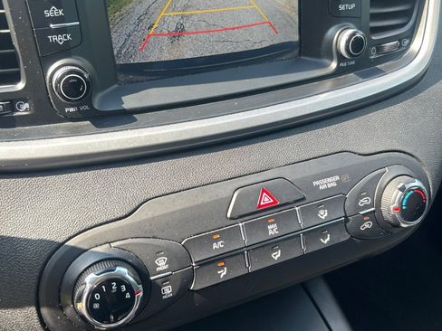 Used 2020 Kia Sorento LX FWD image 12
