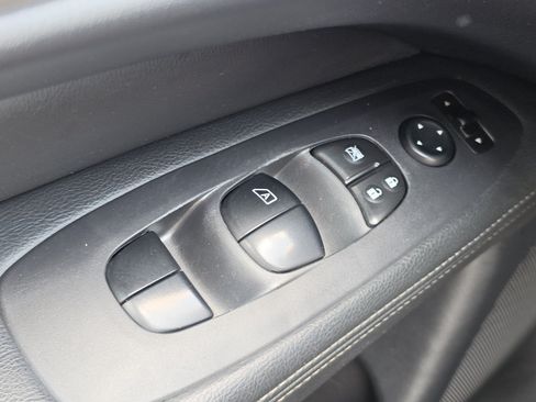 Used 2018 Nissan Pathfinder S FWD image 15