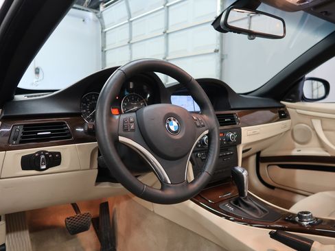 Used 2013 BMW 335i Convertible RWD image 25