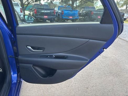 Used 2025 Hyundai Elantra SEL w/ Cargo Package image 10