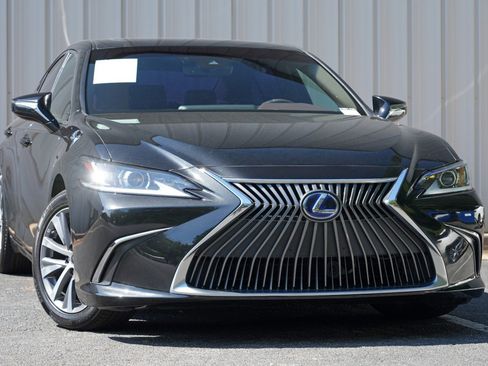 Used 2021 Lexus ES 300h w/ Accessory Package 2 FWD image 2