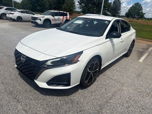 Used 2025 Nissan Altima 2.5 SR FWD image 23