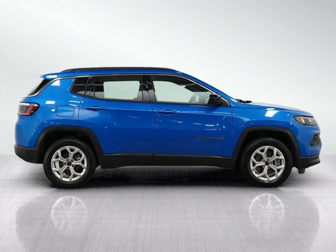 Used 2025 Jeep Compass Latitude AWD/4WD image 6