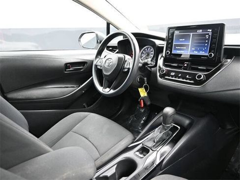 Used 2022 Toyota Corolla LE image 19