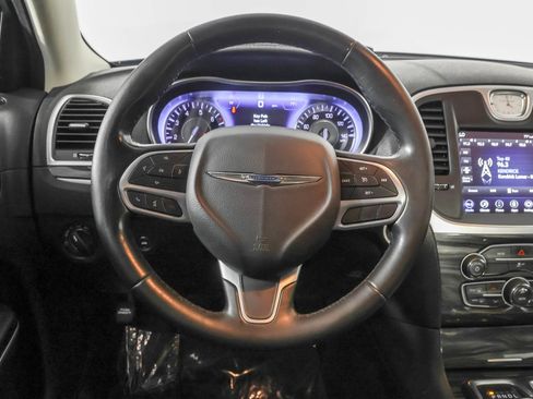 Used 2022 Chrysler 300 Touring w/ Sport Appearance Package RWD image 25