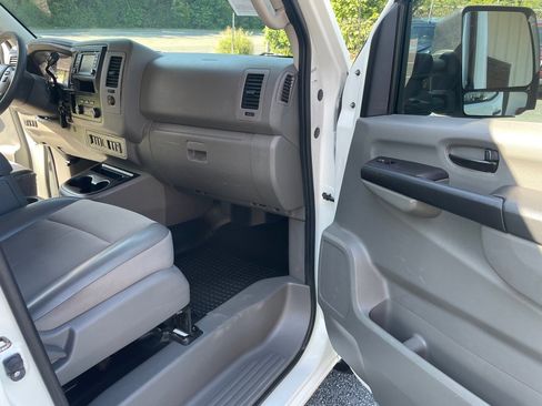 Used 2015 Nissan NV 3500 SV w/ Technology Package image 18