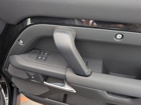 Used 2025 Land Rover Defender 130 Outbound image 30